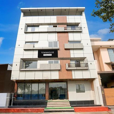 Super Townhouse Taj Nagri Phase 2 Formerly Grand Rivera Tajganj Bagian luar foto